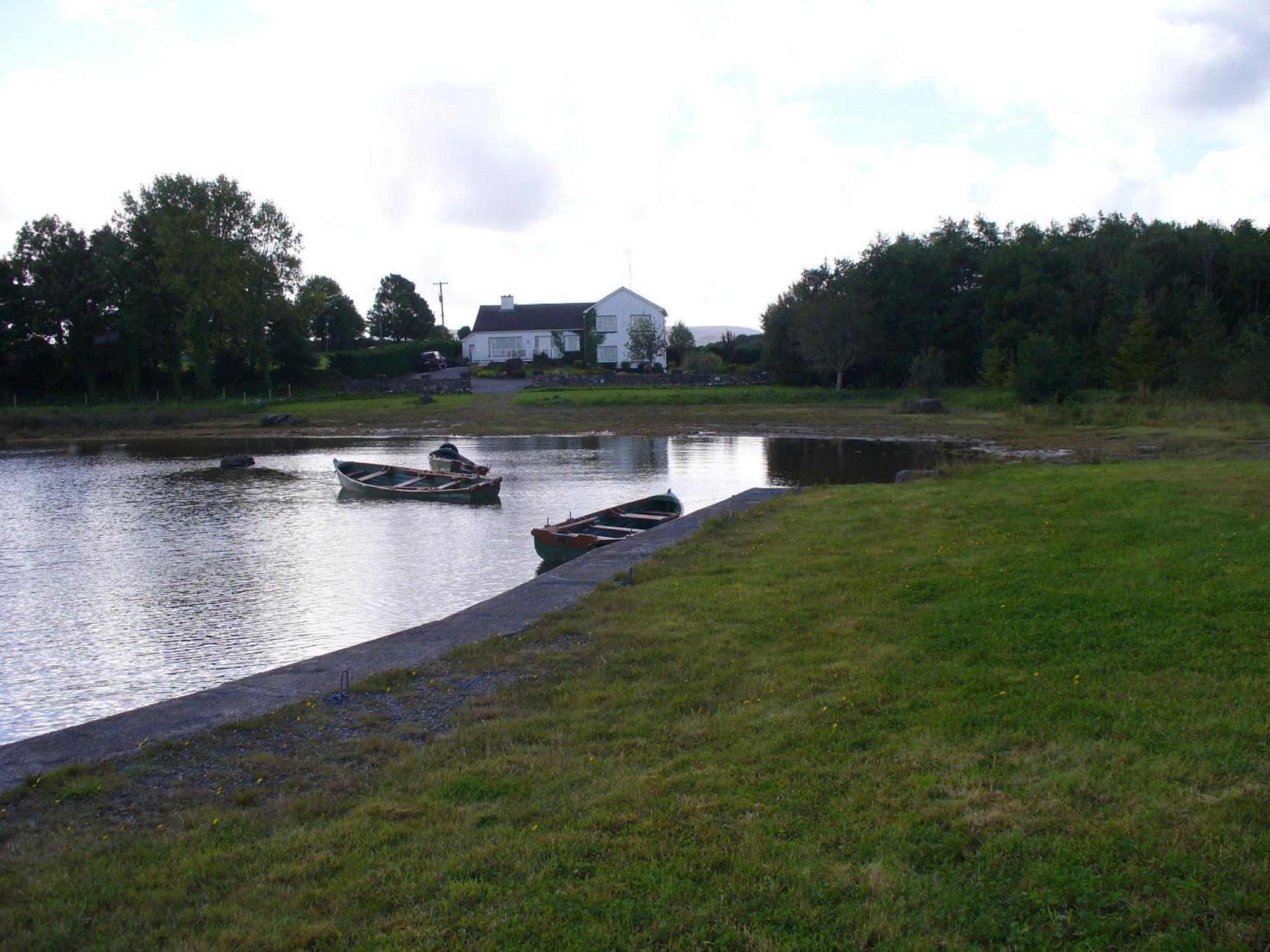 The Waterfront House Country Home Oughterard Exteriör bild