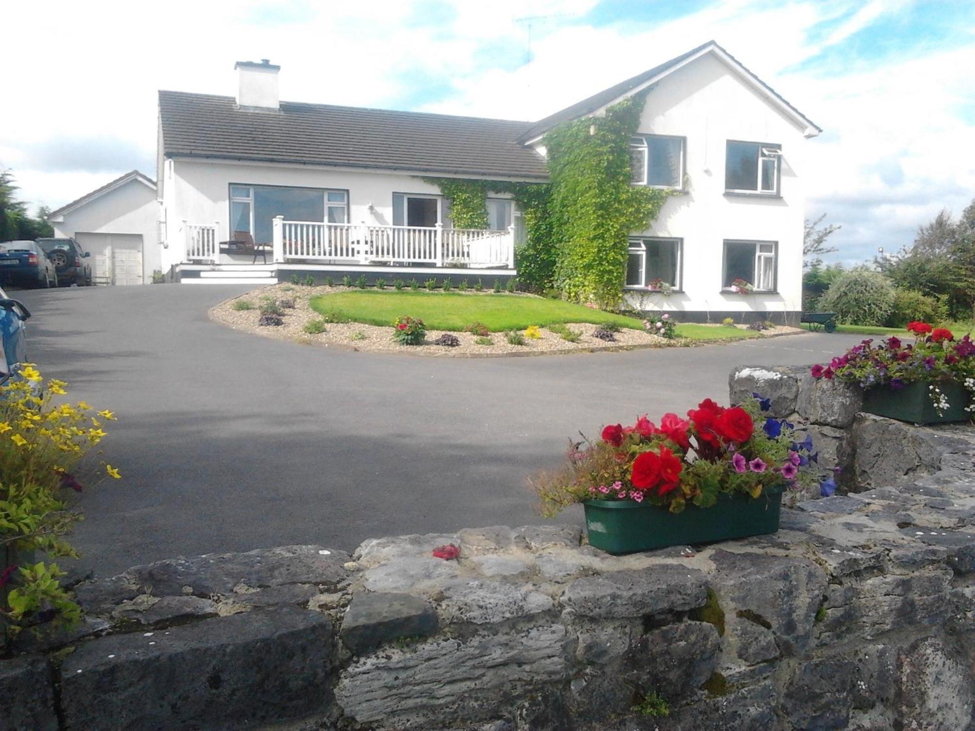 The Waterfront House Country Home Oughterard Exteriör bild