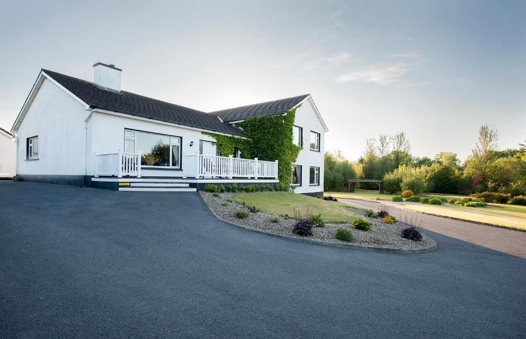 The Waterfront House Country Home Oughterard Exteriör bild