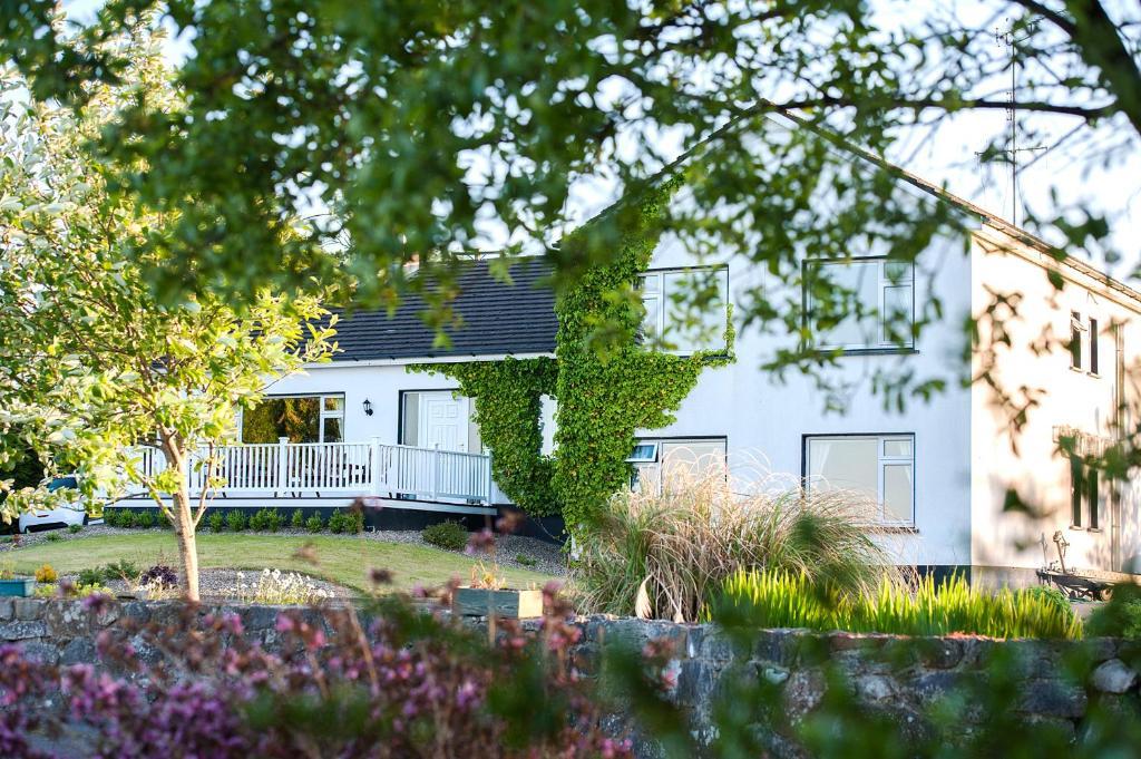 The Waterfront House Country Home Oughterard Exteriör bild