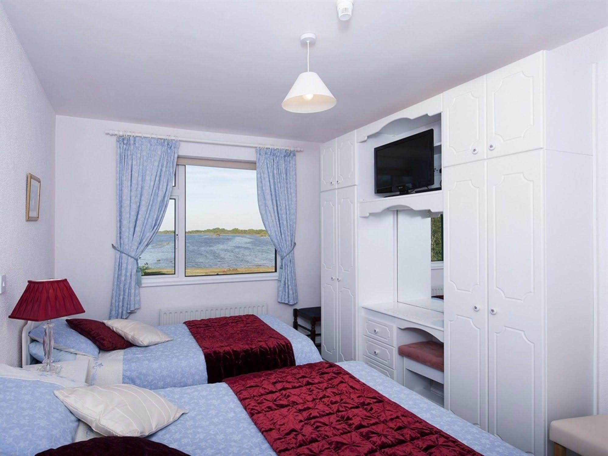 The Waterfront House Country Home Oughterard Exteriör bild